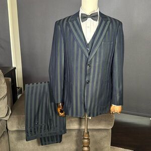 Men’s Striped 3 Piece Suit Two Button Closure Peak Lapel 40 Jacket 36 Pants NEW